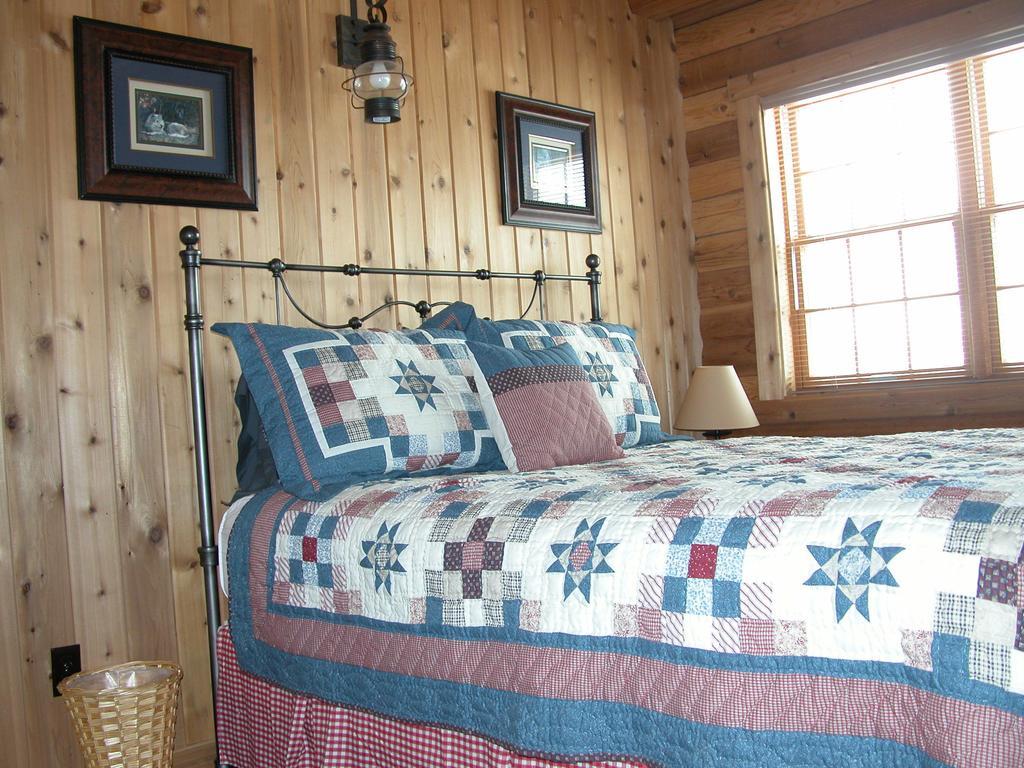 Montana Spirit Guest Lodge Cliff Lake Szoba fotó